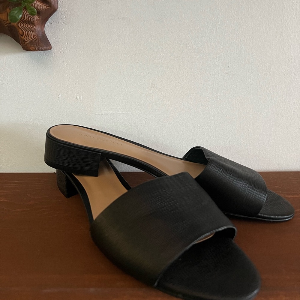 Banana Republics Black Slide On 1/2” Heel Sandal Size 9